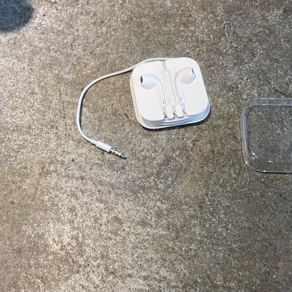 Apple ear buds - Picture 3 of 3